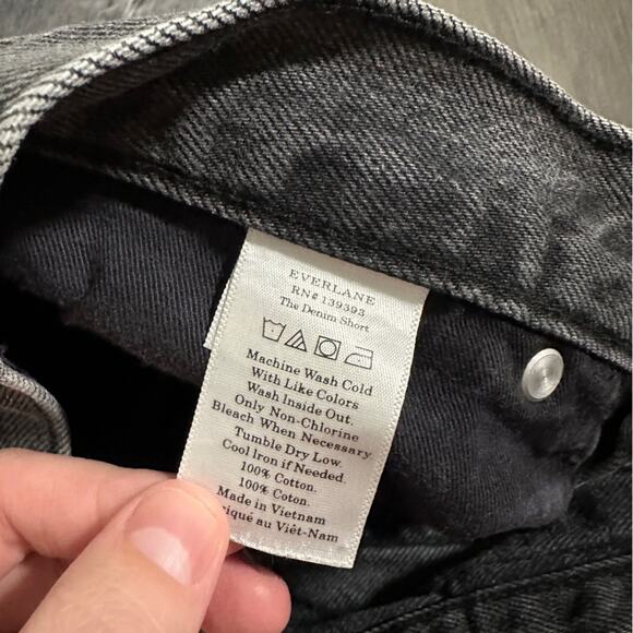 Everlane Gray Charcoal Wash Raw Hem Mid Rise Denim Jean Shorts Size 27 - Picture 5 of 9